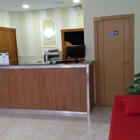 Pension Calfred II لوغرونيو المظهر الخارجي الصورة