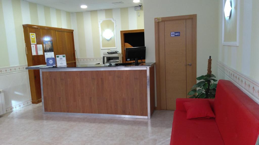 Pension Calfred II لوغرونيو المظهر الخارجي الصورة